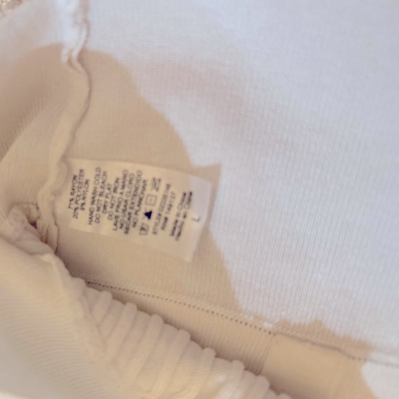 Double Zero size large ivory crop v tank in excellent like-new condition - Picture 6 of 8